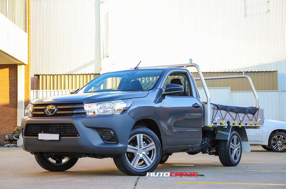 TOYOTA HILUX 2WD (2005 ONWARDS) LIBERATOR GLOSS BLACK MACHINED FACE